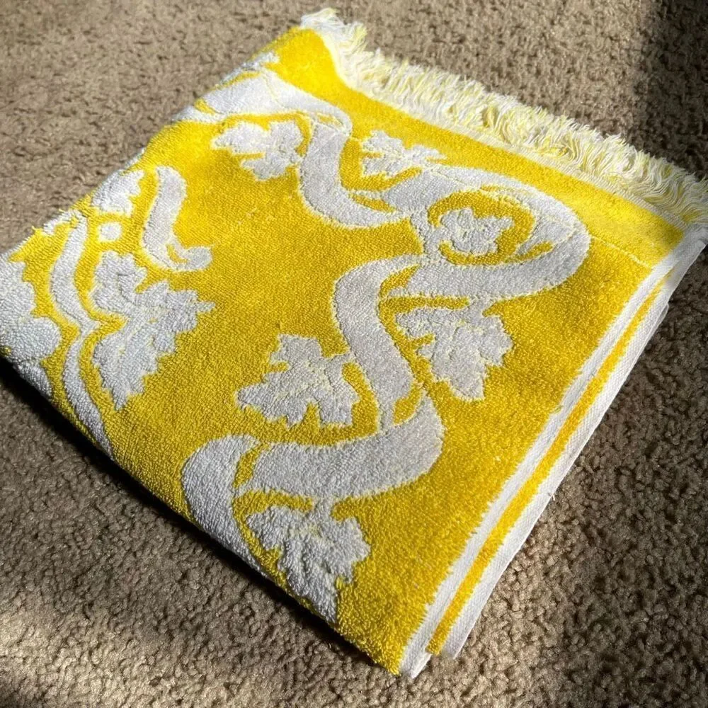 VTG St Mary’s Yellow White Medallion Terry Bath Towel Fringe 42x24 USA